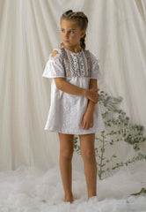 Vestido niña bordado blanco Delmare de NOA Azul de Colibri