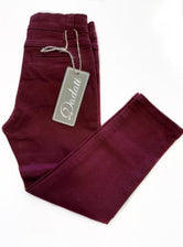 Pantalon niño vaquero chino granate de Dadati