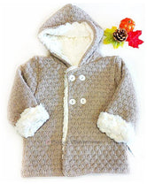 Abrigo bebe unisex capucha punto nuez Familia Ardilla Play de Mac Ilusion