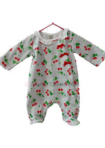 Pijama una pieza niña cuello bebe, cierre por delante mediante crochetes, print cerezas y rayas horizontales