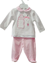 Pijama dos piezas cuello bebe en rosa, print conejo y biberon
